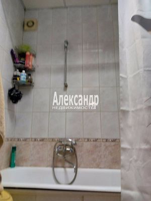 Продам трехкомнатную (3-комн.) квартиру, Железнодорожная ул, 1, Металлострой п