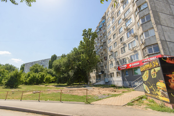 Продам трехкомнатную (3-комн.) квартиру, Королева пр-кт, 27Б, Ростов-на-Дону г