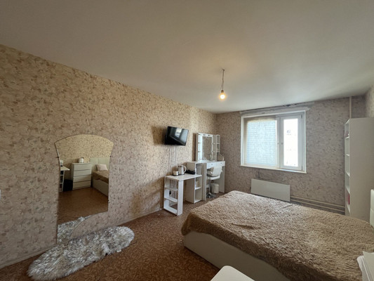 Продам трехкомнатную (3-комн.) квартиру, Земская ул, 2, Чехов г