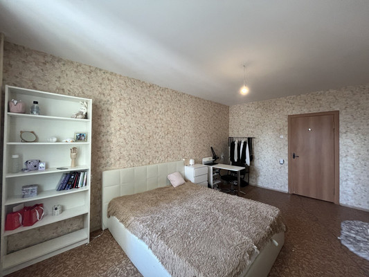 Продам трехкомнатную (3-комн.) квартиру, Земская ул, 2, Чехов г
