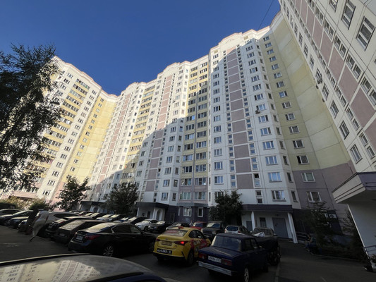 Продам трехкомнатную (3-комн.) квартиру, Земская ул, 2, Чехов г
