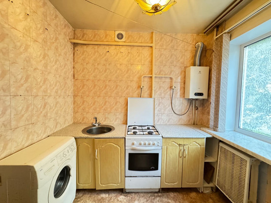 Продам трехкомнатную (3-комн.) квартиру, Докучаева ул, 15, Брянск г
