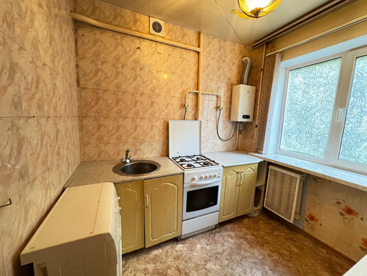 Продам трехкомнатную (3-комн.) квартиру, Докучаева ул, 15, Брянск г