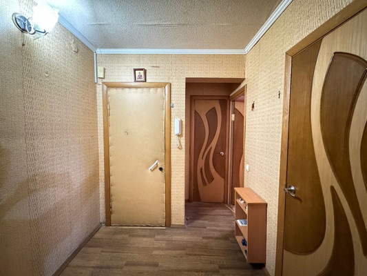 Продам трехкомнатную (3-комн.) квартиру, Докучаева ул, 15, Брянск г