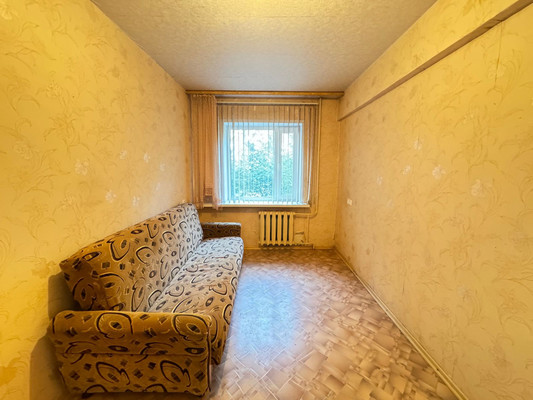 Продам трехкомнатную (3-комн.) квартиру, Докучаева ул, 15, Брянск г