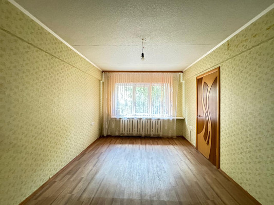 Продам трехкомнатную (3-комн.) квартиру, Докучаева ул, 15, Брянск г