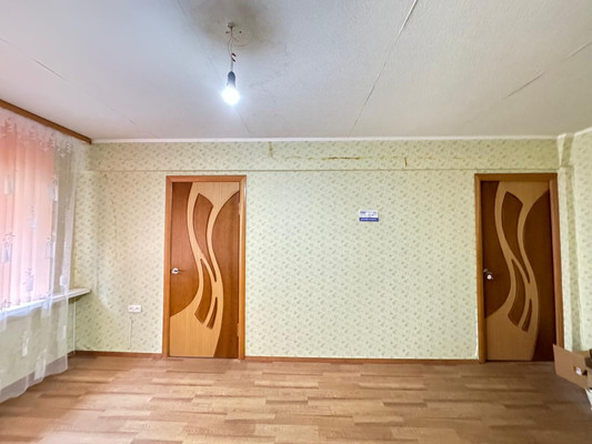 Продам трехкомнатную (3-комн.) квартиру, Докучаева ул, 15, Брянск г