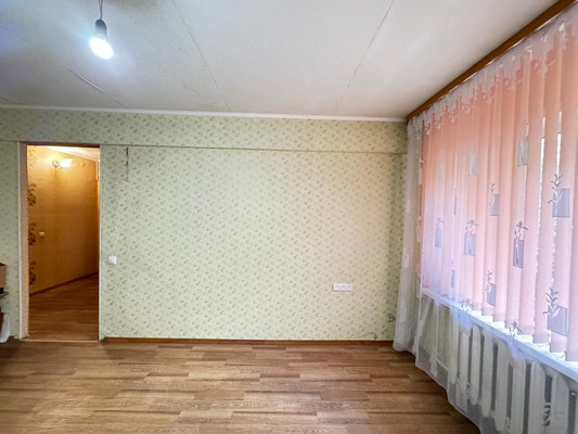 Продам трехкомнатную (3-комн.) квартиру, Докучаева ул, 15, Брянск г