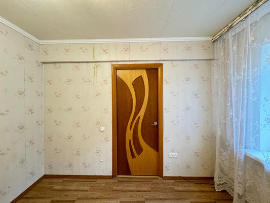Продам трехкомнатную (3-комн.) квартиру, Докучаева ул, 15, Брянск г