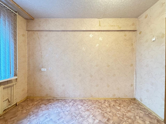 Продам трехкомнатную (3-комн.) квартиру, Докучаева ул, 15, Брянск г