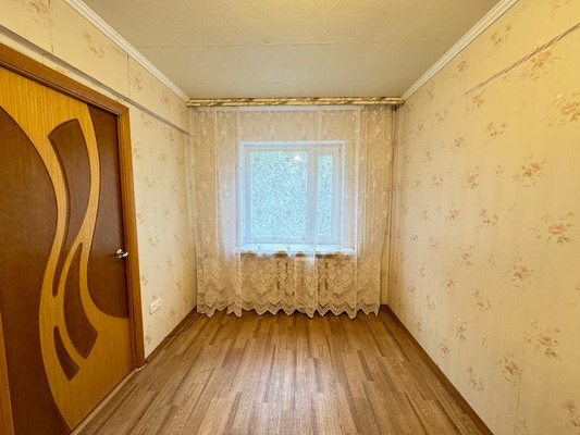 Продам трехкомнатную (3-комн.) квартиру, Докучаева ул, 15, Брянск г