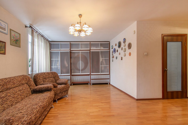 Продам трехкомнатную (3-комн.) квартиру, 40 лет Октября ул, 12, Воронеж г
