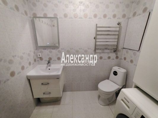 Продам трехкомнатную (3-комн.) квартиру, Шувалова ул, 48, Мурино п