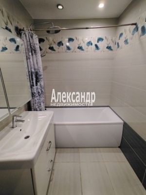 Продам трехкомнатную (3-комн.) квартиру, Шувалова ул, 48, Мурино п