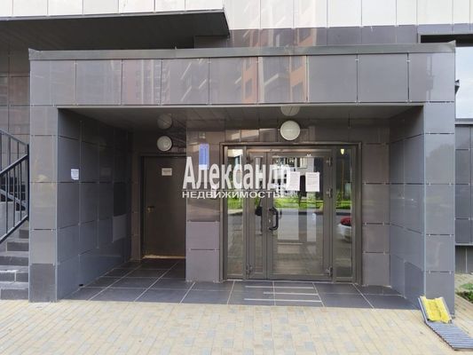 Продам трехкомнатную (3-комн.) квартиру, Шувалова ул, 48, Мурино п
