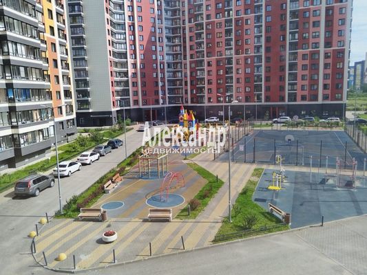 Продам трехкомнатную (3-комн.) квартиру, Шувалова ул, 48, Мурино п