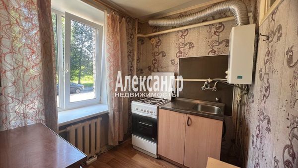 Продам трехкомнатную (3-комн.) квартиру, Акулова ул, 8, Выборг г