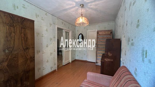 Продам трехкомнатную (3-комн.) квартиру, Акулова ул, 8, Выборг г