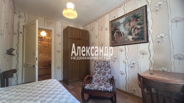 Продам трехкомнатную (3-комн.) квартиру, Акулова ул, 8, Выборг г