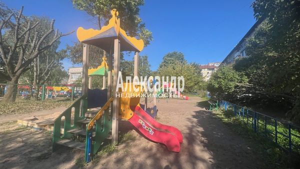 Продам трехкомнатную (3-комн.) квартиру, Акулова ул, 8, Выборг г