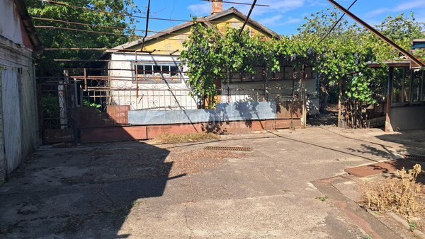 Продам трехкомнатную (3-комн.) квартиру, Станиславского ул, 3, Каневская ст-ца