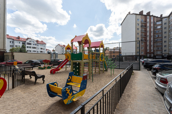 Продам трехкомнатную (3-комн.) квартиру, В.Гакуна ул, 5, Калининград г
