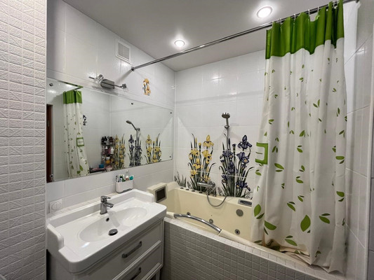 Продам трехкомнатную (3-комн.) квартиру, Дуки ул, 60, Брянск г