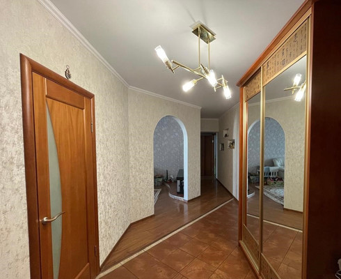 Продам трехкомнатную (3-комн.) квартиру, Дуки ул, 60, Брянск г
