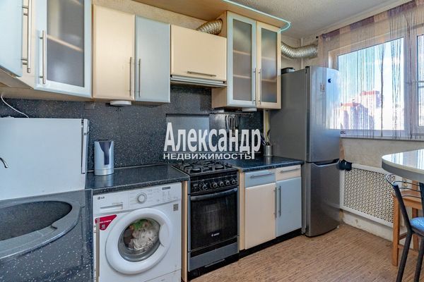 Продам трехкомнатную (3-комн.) квартиру, Испытателей пр-кт, 15к1, Санкт-Петербург г