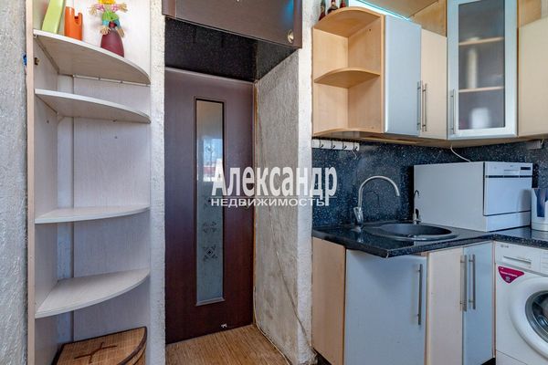 Продам трехкомнатную (3-комн.) квартиру, Испытателей пр-кт, 15к1, Санкт-Петербург г