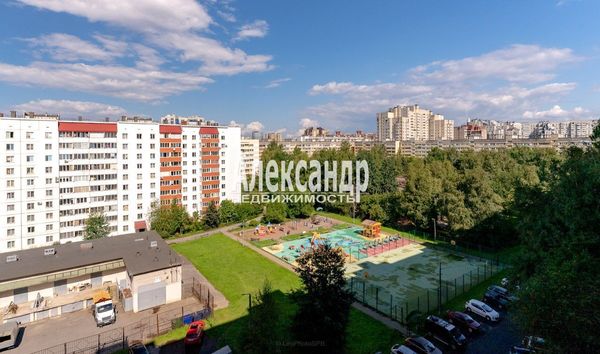 Продам трехкомнатную (3-комн.) квартиру, Испытателей пр-кт, 15к1, Санкт-Петербург г