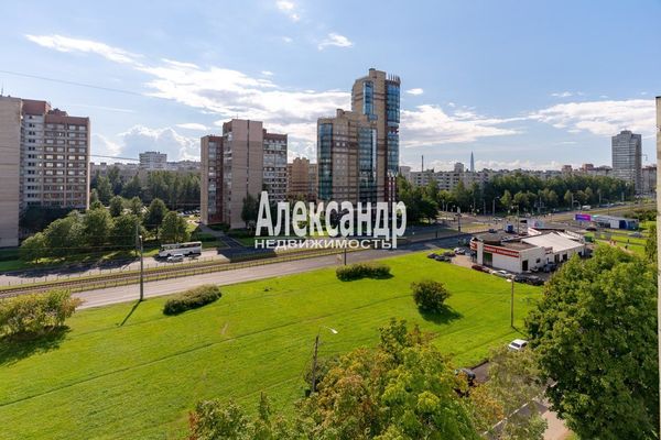 Продам трехкомнатную (3-комн.) квартиру, Испытателей пр-кт, 15к1, Санкт-Петербург г