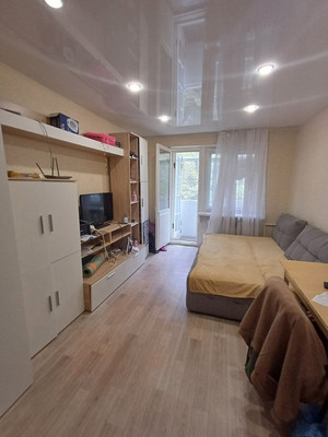 Продам трехкомнатную (3-комн.) квартиру, Набережная ул, 85, Симферополь г
