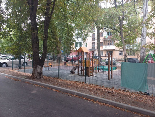 Продам трехкомнатную (3-комн.) квартиру, Набережная ул, 85, Симферополь г