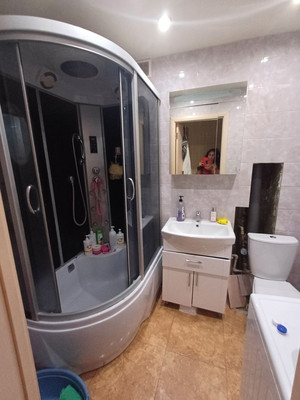 Продам трехкомнатную (3-комн.) квартиру, Набережная ул, 85, Симферополь г