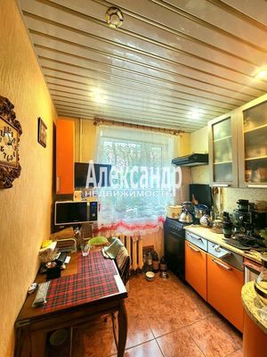 Продам трехкомнатную (3-комн.) квартиру, Энергетиков ул, 11, Кириши г