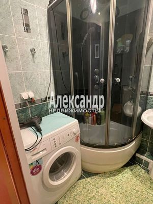 Продам трехкомнатную (3-комн.) квартиру, Энергетиков ул, 11, Кириши г