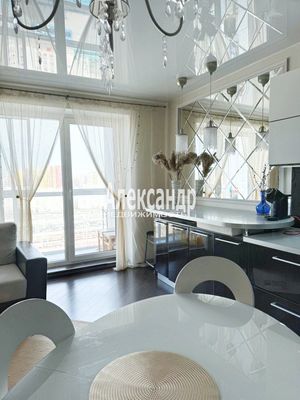 Продам трехкомнатную (3-комн.) квартиру, Шаврова ул, д. 13 корп. 1, Санкт-Петербург г