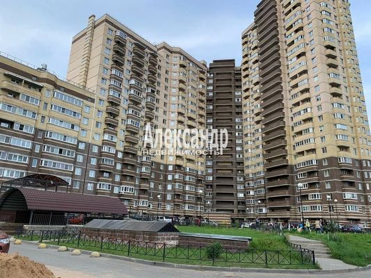 Продам двухкомнатную (2-комн.) квартиру, Школьная ул, 11к2, Бугры п