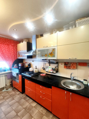 Продам трехкомнатную (3-комн.) квартиру, Ульяновская ул, 2, Киров г