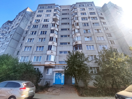 Продам трехкомнатную (3-комн.) квартиру, Ульяновская ул, 2, Киров г