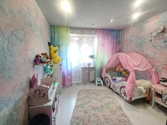 Продам трехкомнатную (3-комн.) квартиру, Ульяновская ул, 2, Киров г