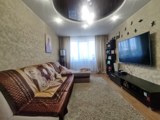 Продам трехкомнатную (3-комн.) квартиру, Ульяновская ул, 2, Киров г