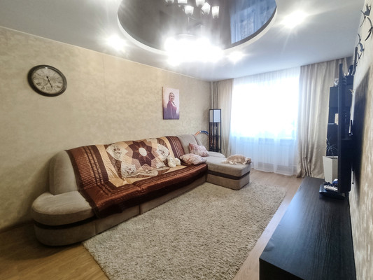 Продам трехкомнатную (3-комн.) квартиру, Ульяновская ул, 2, Киров г