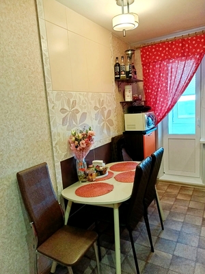 Продам трехкомнатную (3-комн.) квартиру, Ульяновская ул, 2, Киров г