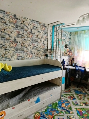Продам трехкомнатную (3-комн.) квартиру, Ульяновская ул, 2, Киров г