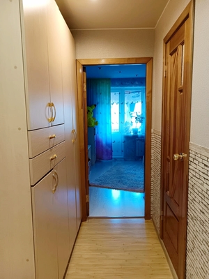 Продам трехкомнатную (3-комн.) квартиру, Ульяновская ул, 2, Киров г