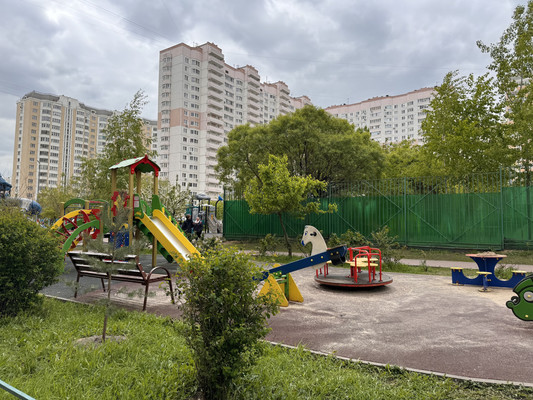 Продам однокомнатную (1-комн.) квартиру, Защитников Москвы пр-кт, 13, Москва г