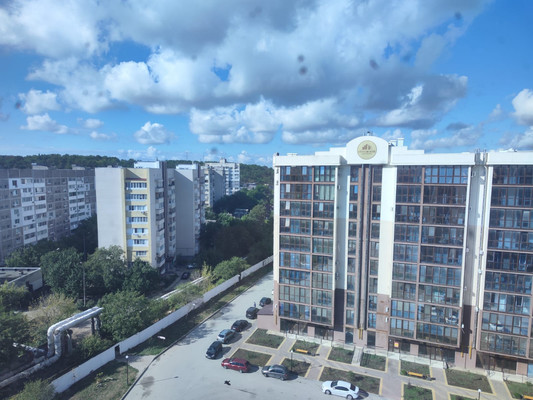 Продам трехкомнатную (3-комн.) квартиру, Парковая ул, 1А, Белоглинка с