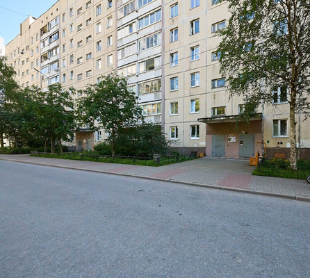 Продам трехкомнатную (3-комн.) квартиру, Молодцова ул, 11, Сертолово г